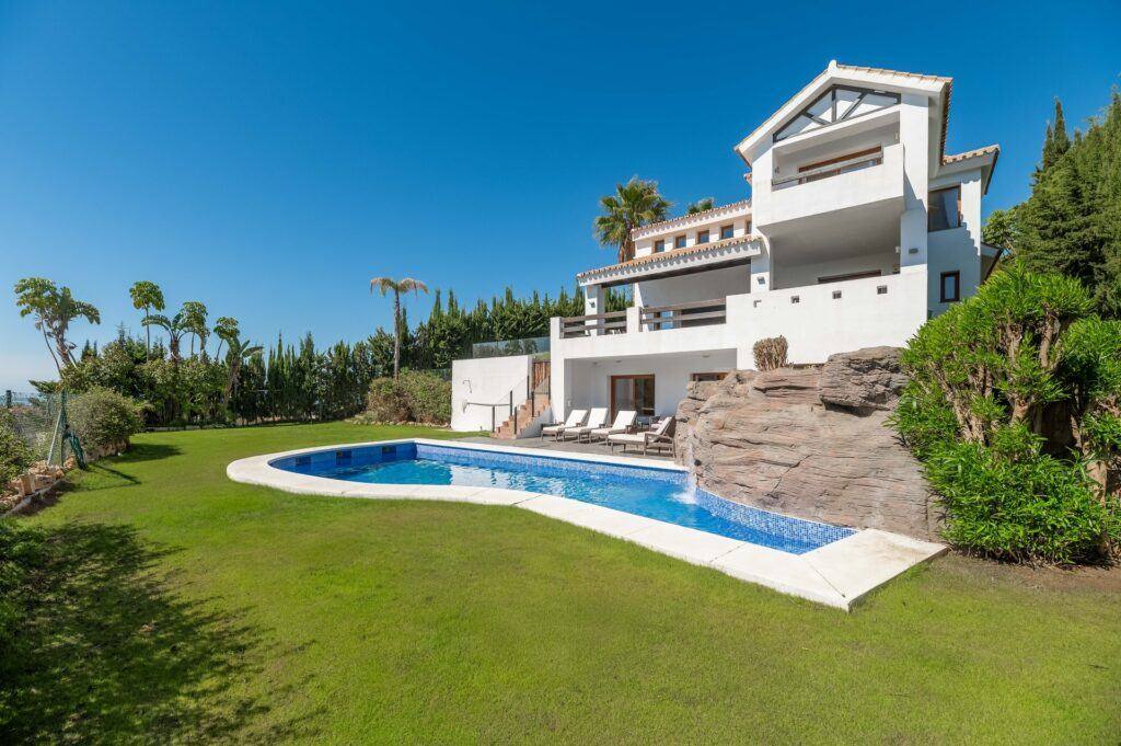 Luxurious Front Line Golf Villa in the Heart of Costa del Sol