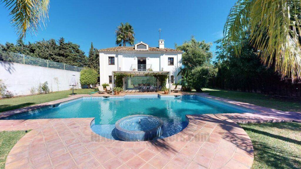 Exclusive Villa by the Sea in Guadalmina Baja · photo 3