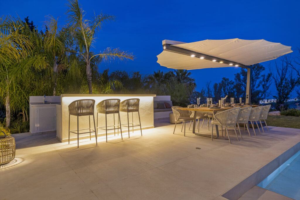 Villa Los Casañeros: Exclusive Golf Course and Sea Views in Benahavís · photo 2