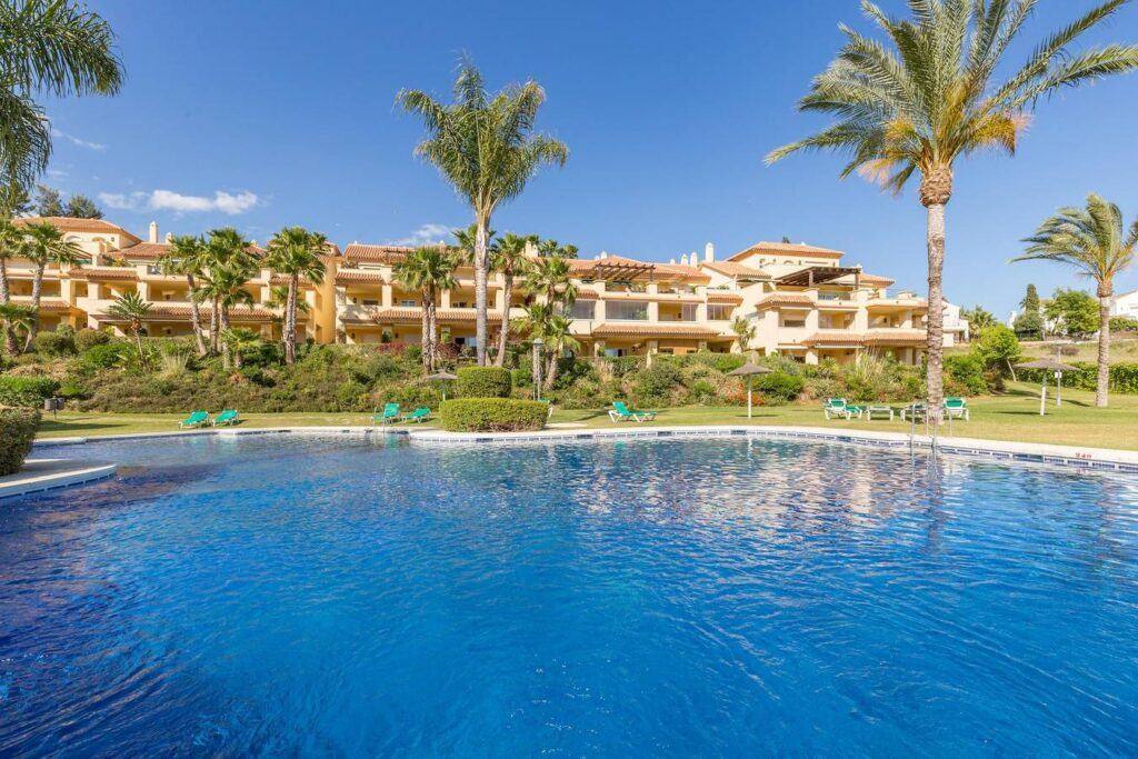 Modern penthouse in Atalaya Estepona with golf course views