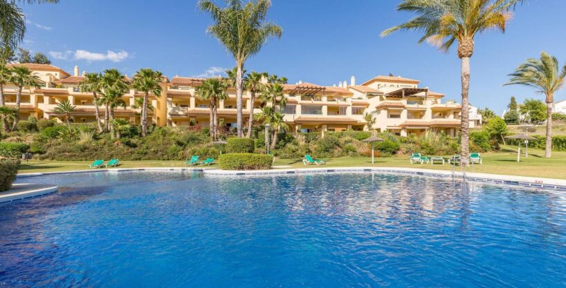 Modern penthouse in Atalaya Estepona with golf course views