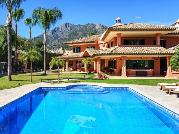 5 Bedroom Private Villa with Terrace for Rent in Calle Jerusalen Ur la Cantera 1 la Victoriosa, Sierra Blanca, Marbella