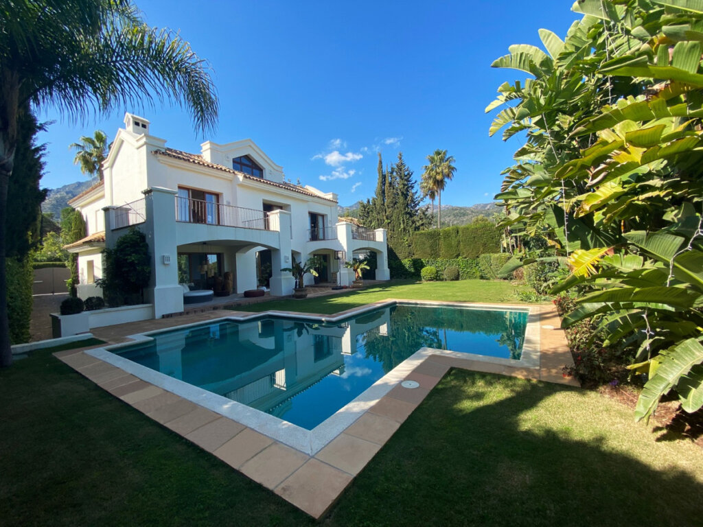 Furnished 5 Bedroom Private Villa for Rent in Sierra Blanca, Marbella