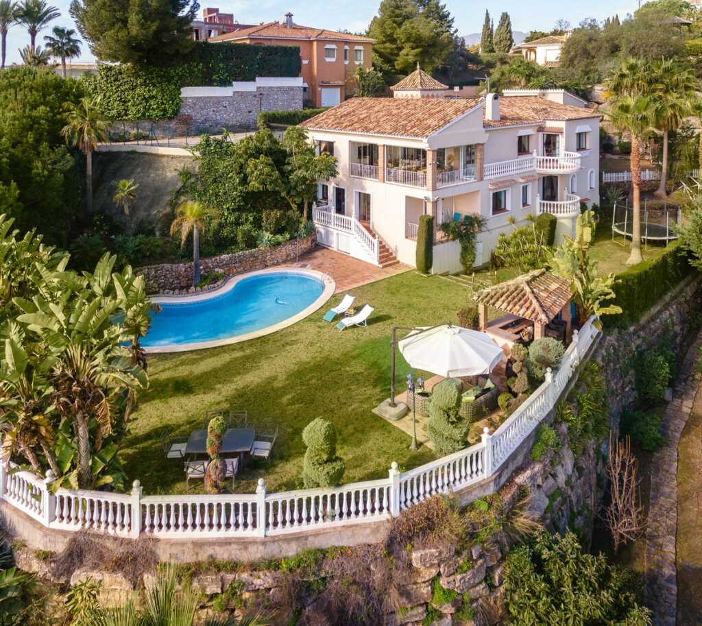 Furnished 6 Bedroom Private Villa for Rent in El Paraíso
