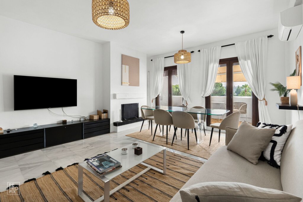 1 Bedroom Apartment with Terrace for Rent in Villa Marina, Puerto Banús, Marbella