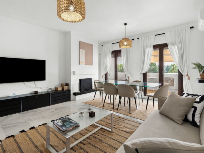 1 Bedroom Apartment with Terrace for Rent in Villa Marina, Puerto Banús, Marbella