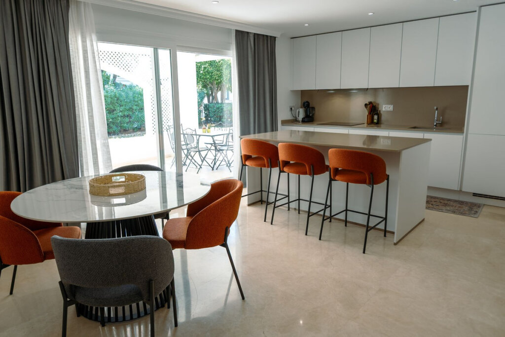 Furnished 3 Bedroom Apartment for Rent in Estepona