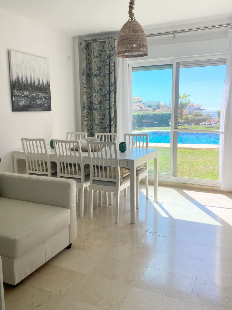 Furnished 2 Bedroom Apartment with Terrace for Rent in Riviera del Sol, Mijas