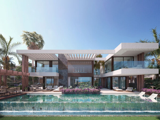 5 Bedroom Private Villa with Terrace for Sale in Nueva Andalucía, Marbella