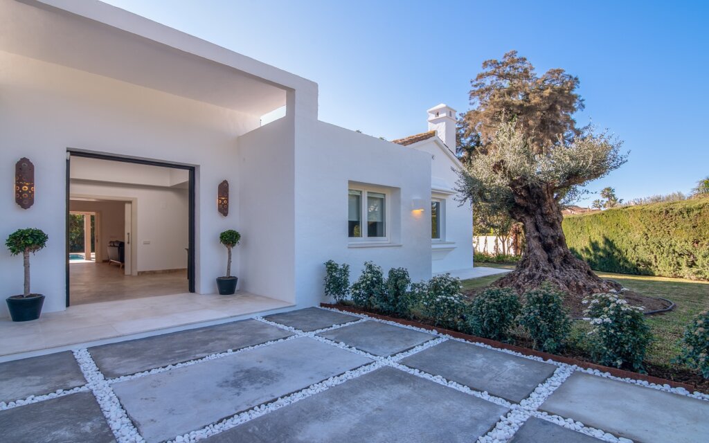 5 Bedroom Private Villa with Terrace for Rent in Kings & Queens, Sotogrande