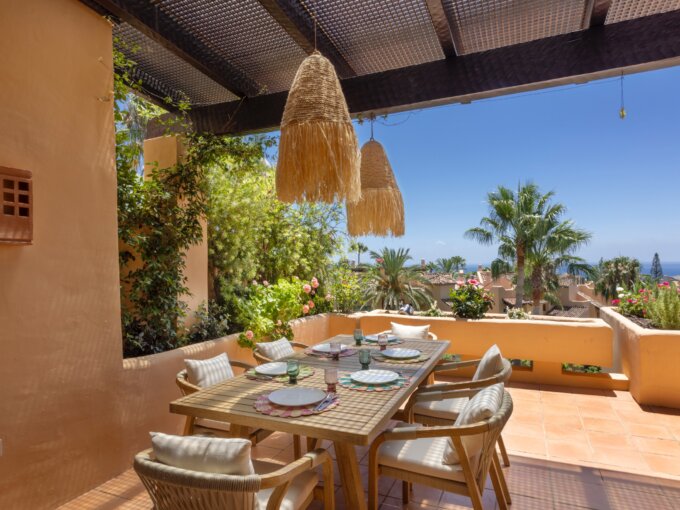 3 Bedroom Apartment with Terrace for Rent in Mansion Club, Milla de Oro, Marbella
