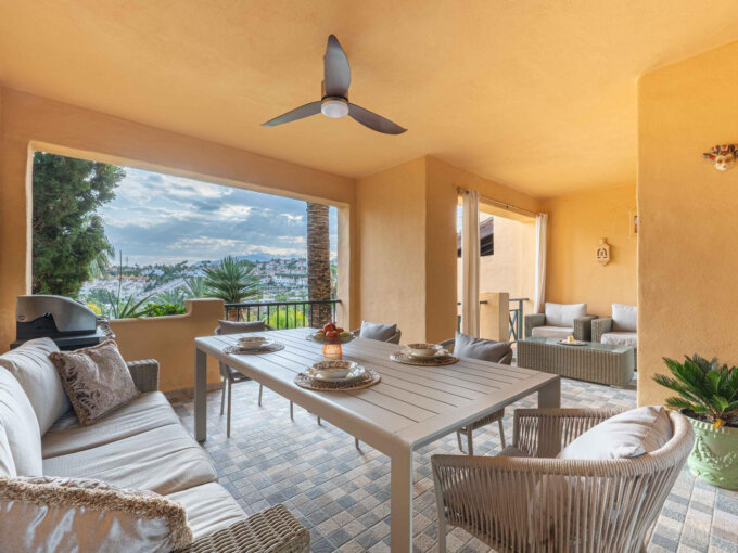 Furnished 2 Bedroom Apartment for Rent in El Paraíso, Estepona