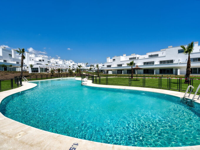 Furnished 3 Bedroom Apartment with Terrace for Rent in Estepona