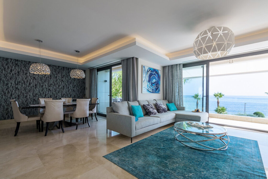 4 Bedroom Apartment with Terrace for Rent in Estepona