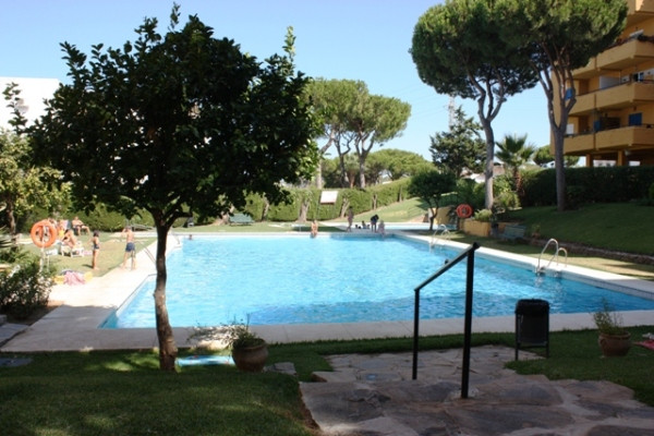 Furnished 1 Bedroom Apartment with Terrace for Rent in Calahonda