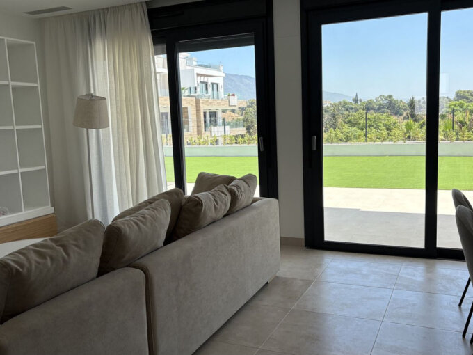 Furnished 3 Bedroom Apartment with Terrace for Rent in Atalaya, Estepona