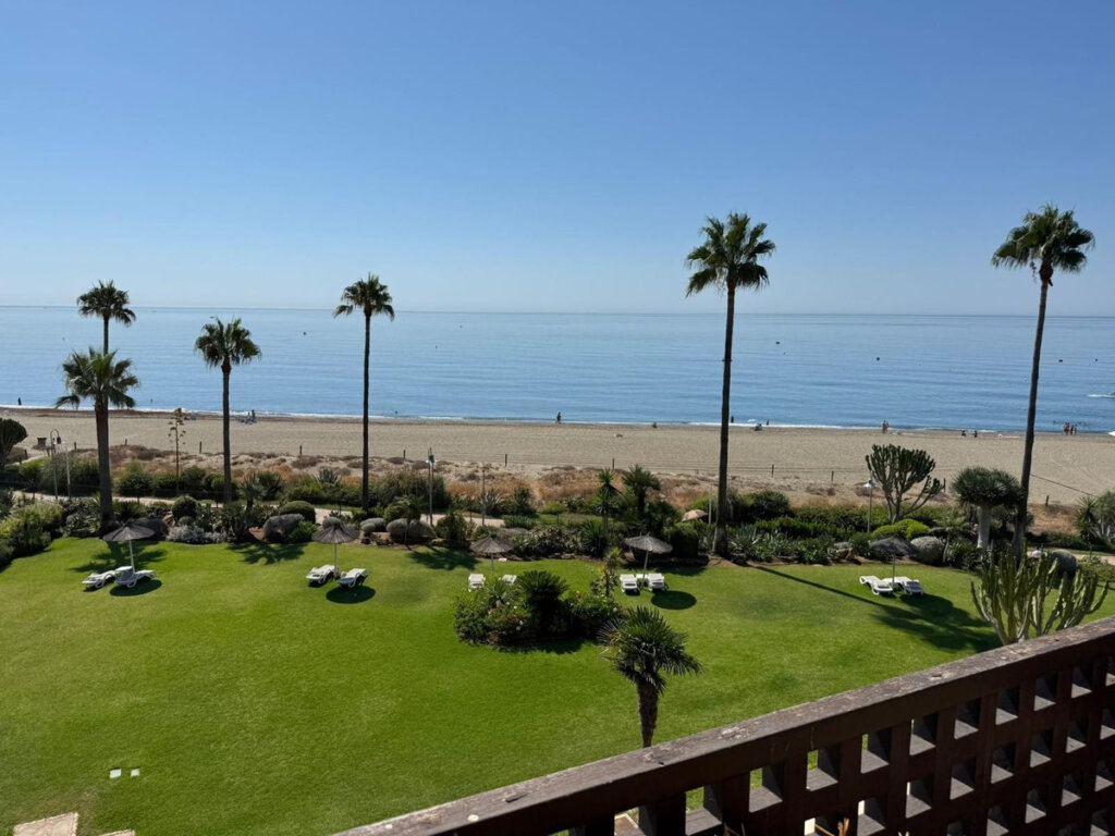 Furnished 3 Bedroom Apartment with Terrace for Rent in Costalita, Cancelada, Estepona