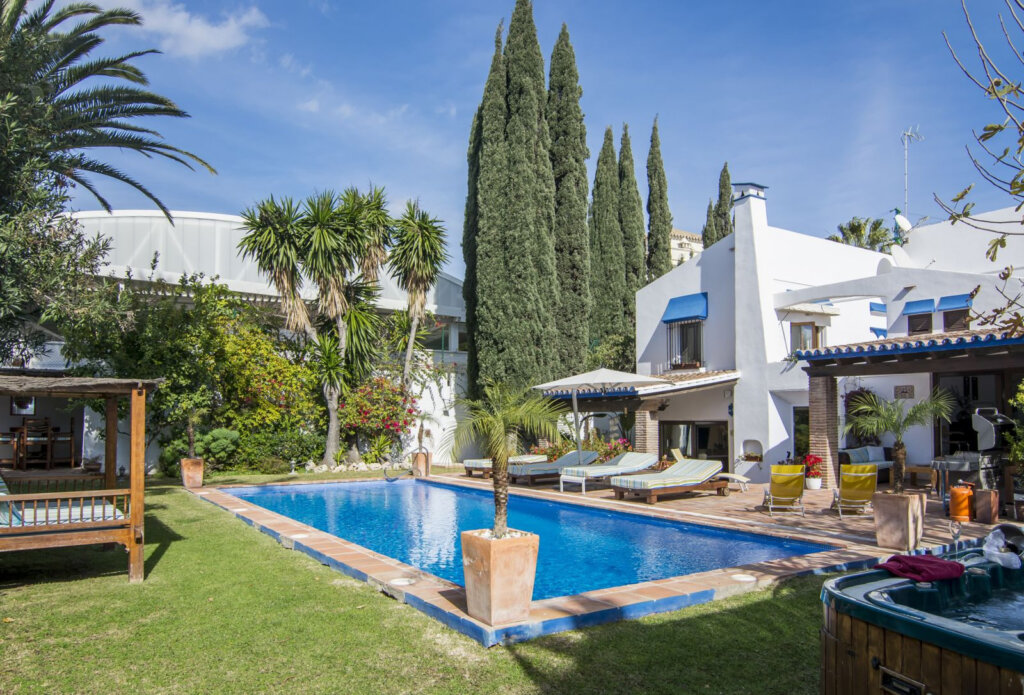 4 Bedroom Private Villa for Rent in Rio Verde, Milla de Oro, Marbella