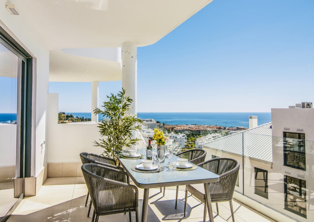 2 Bedroom Apartment with Terrace for Rent in El Higuerón, Benalmádena Costa