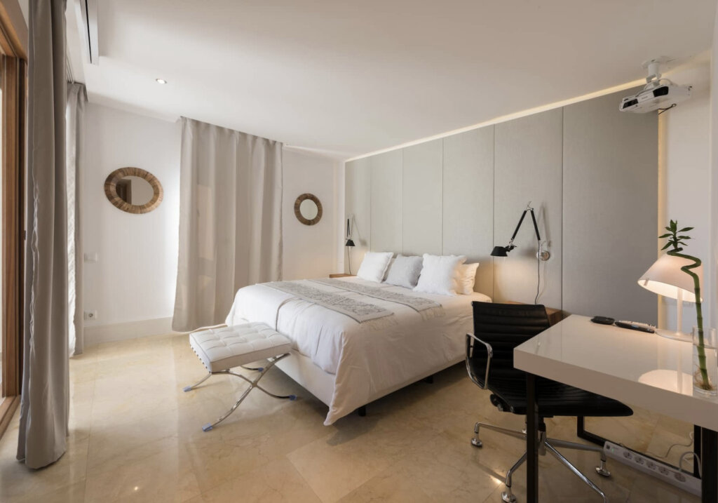 Furnished 2 Bedroom Private Villa for Rent in Lomas de los Monteros, Los Monteros, Marbella