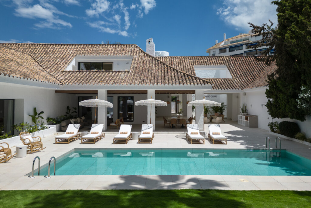 Furnished 5 Bedroom Private Villa for Rent in Villa Marina, Puerto Banús, Marbella