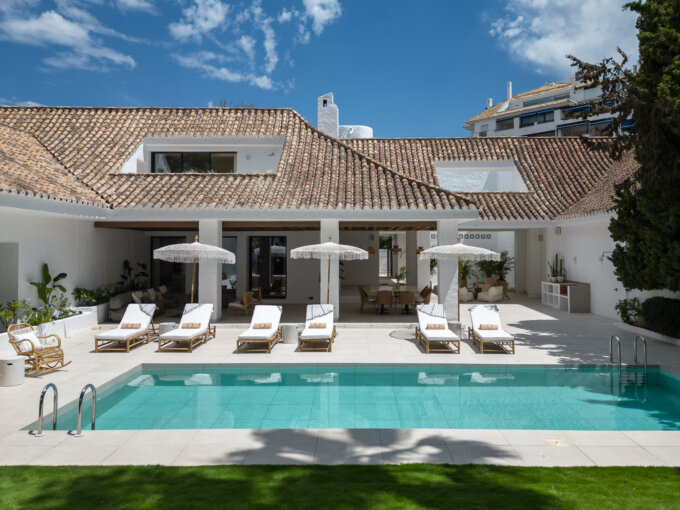 Furnished 5 Bedroom Private Villa for Rent in Villa Marina, Puerto Banús, Marbella