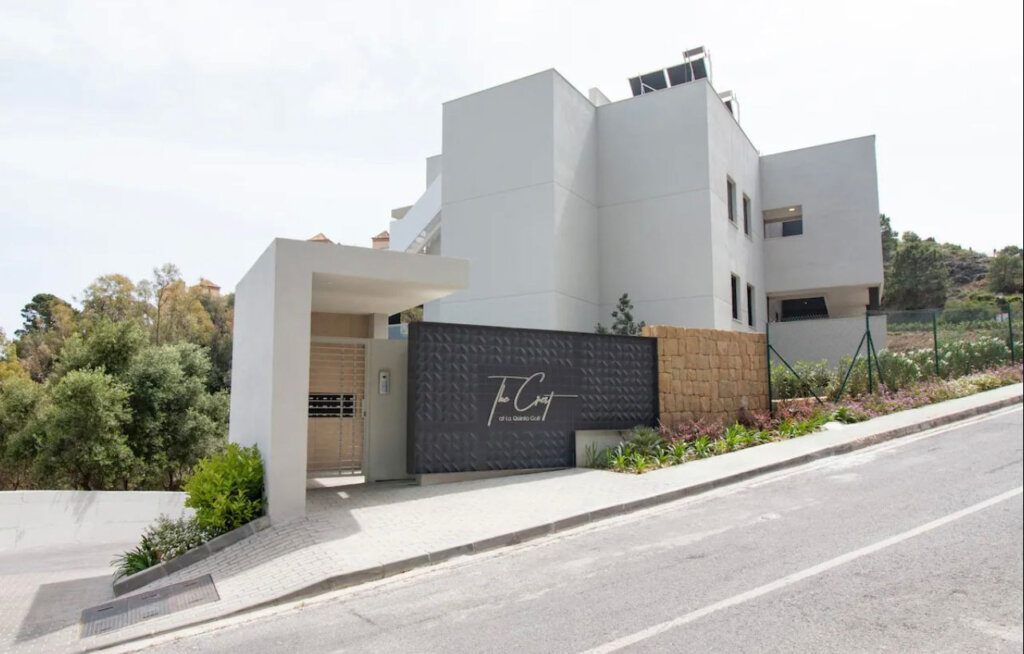Furnished 3 Bedroom Apartment for Rent in Benahavís