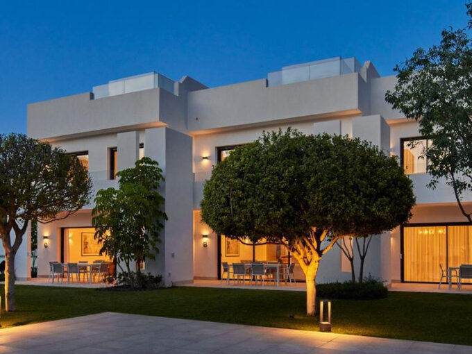 Furnished 3 Bedroom Private Villa for Rent in Nueva Andalucía, Marbella
