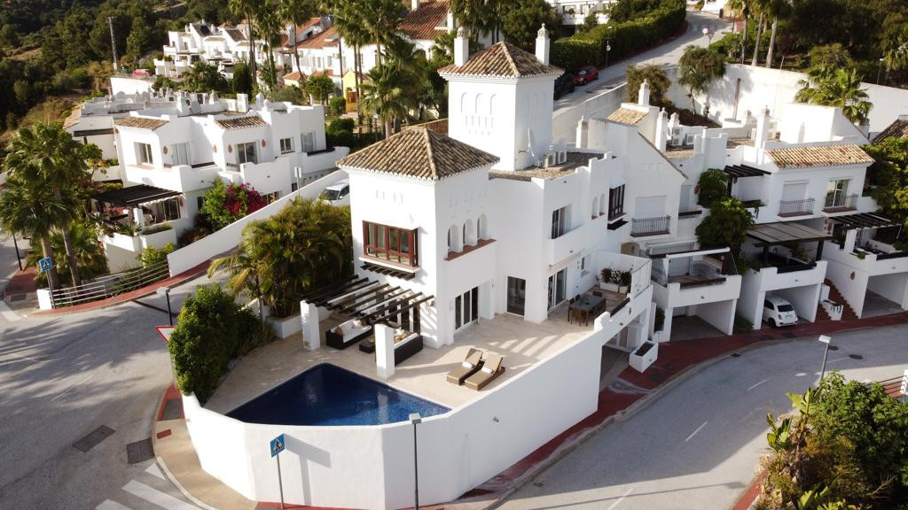 Furnished 4 Bedroom Private Villa for Rent in Zahara de Istan, Istán