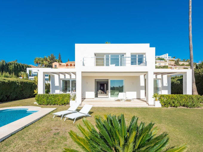Furnished 4 Bedroom Private Villa for Rent in Estepona