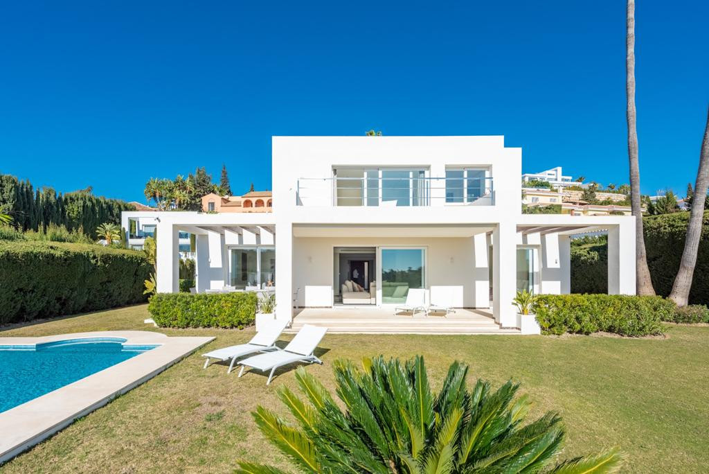 Furnished 4 Bedroom Private Villa for Rent in Estepona