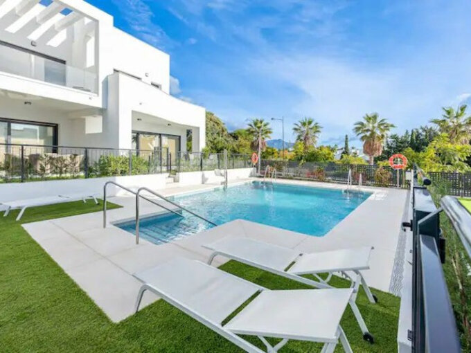 Furnished 3 Bedroom Private Villa for Rent in Estepona