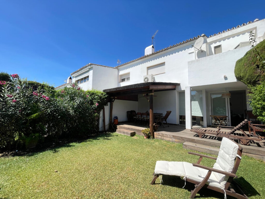3 Bedroom Private Villa for Rent in Estepona