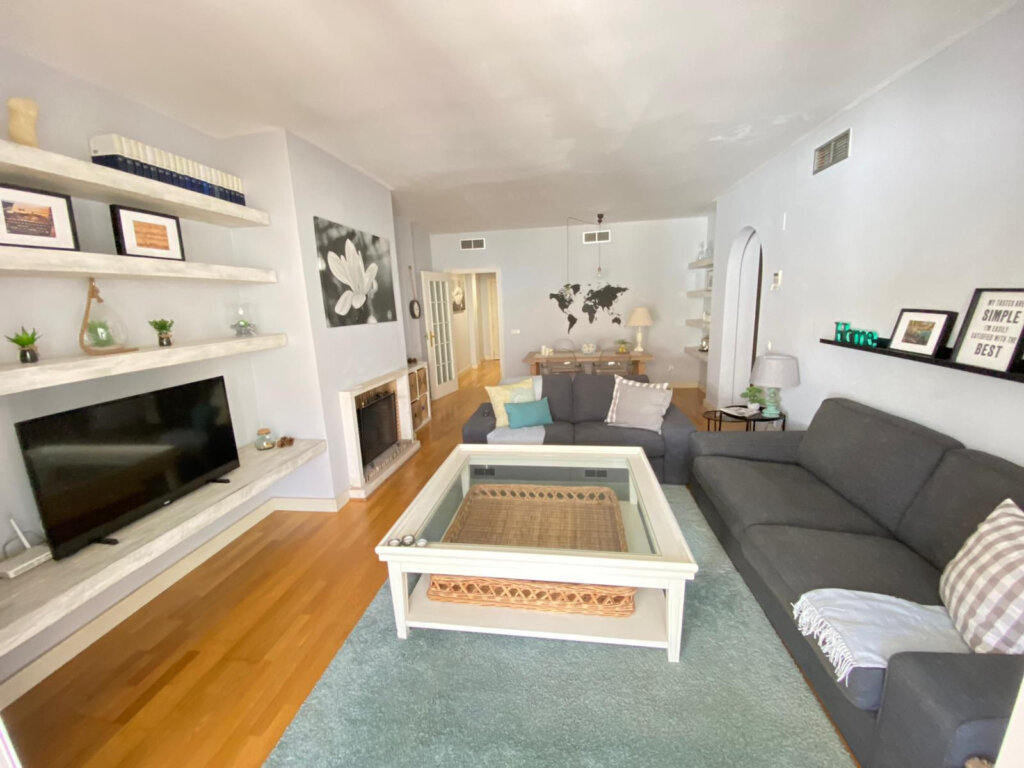 Furnished 2 Bedroom Apartment for Rent in Nagüeles, Marbella