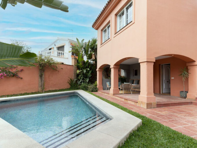 Furnished 4 Bedroom Private Villa for Rent in Nueva Andalucía, Marbella