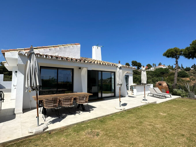 Furnished 3 Bedroom Private Villa for Rent in Estepona