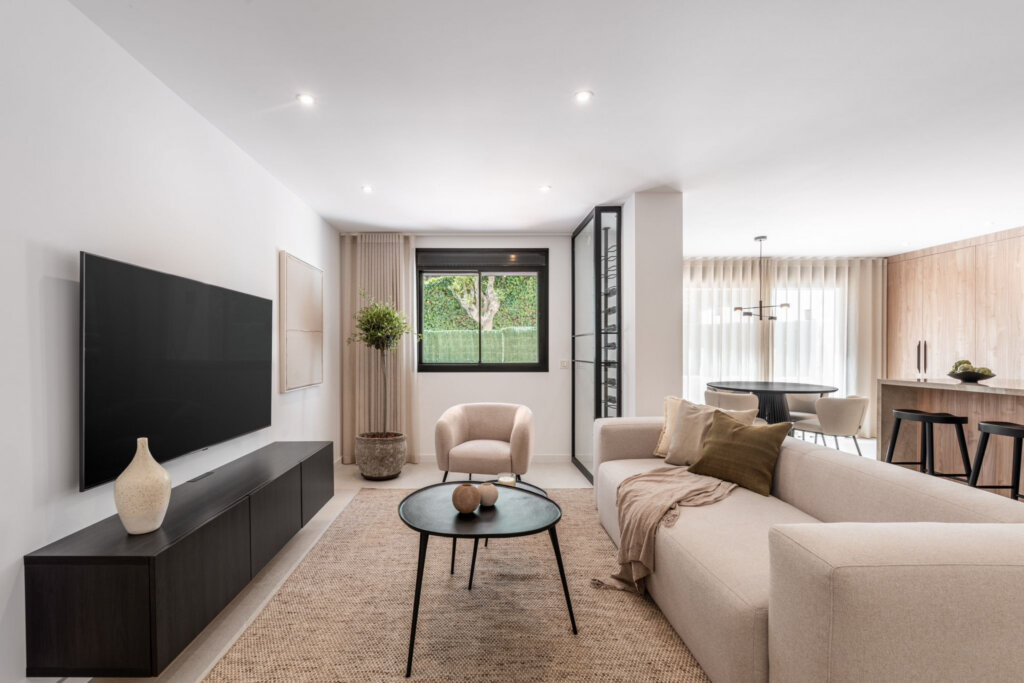3 Bedroom Apartment for Rent in Jardines de Andalucia, Nueva Andalucía, Marbella