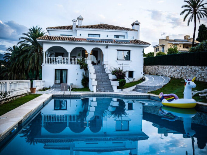 Furnished 8 Bedroom Private Villa for Rent in Nueva Andalucía, Marbella