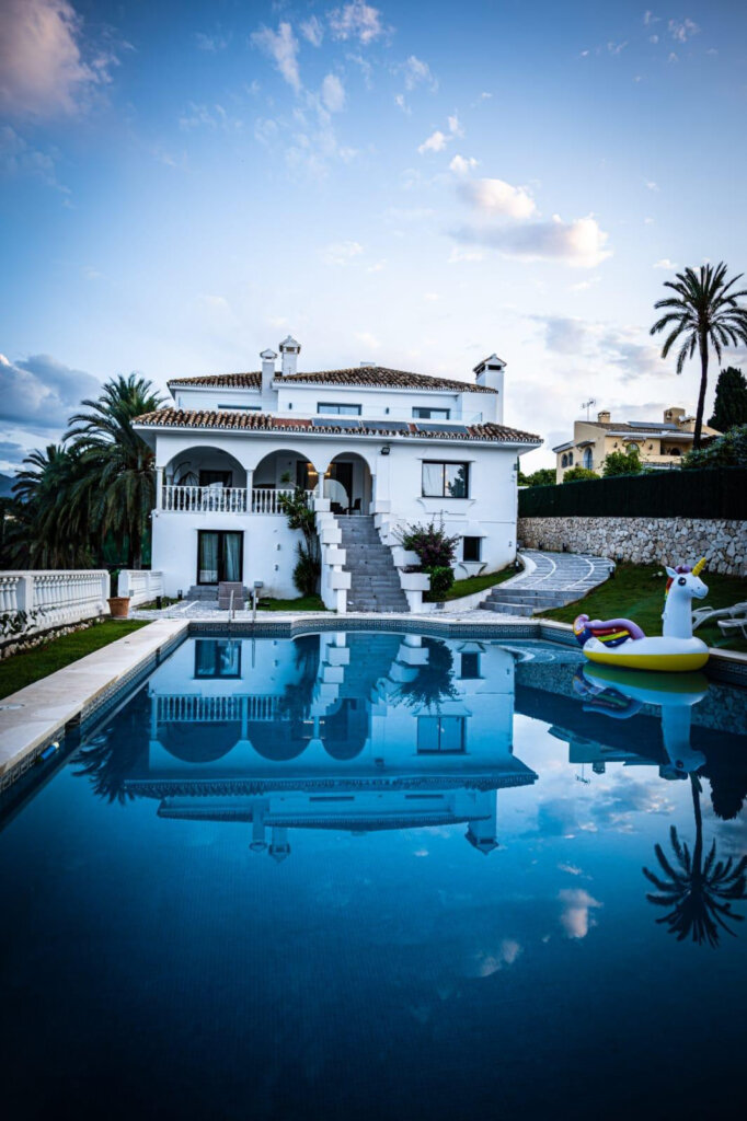 Furnished 8 Bedroom Private Villa for Rent in Nueva Andalucía, Marbella