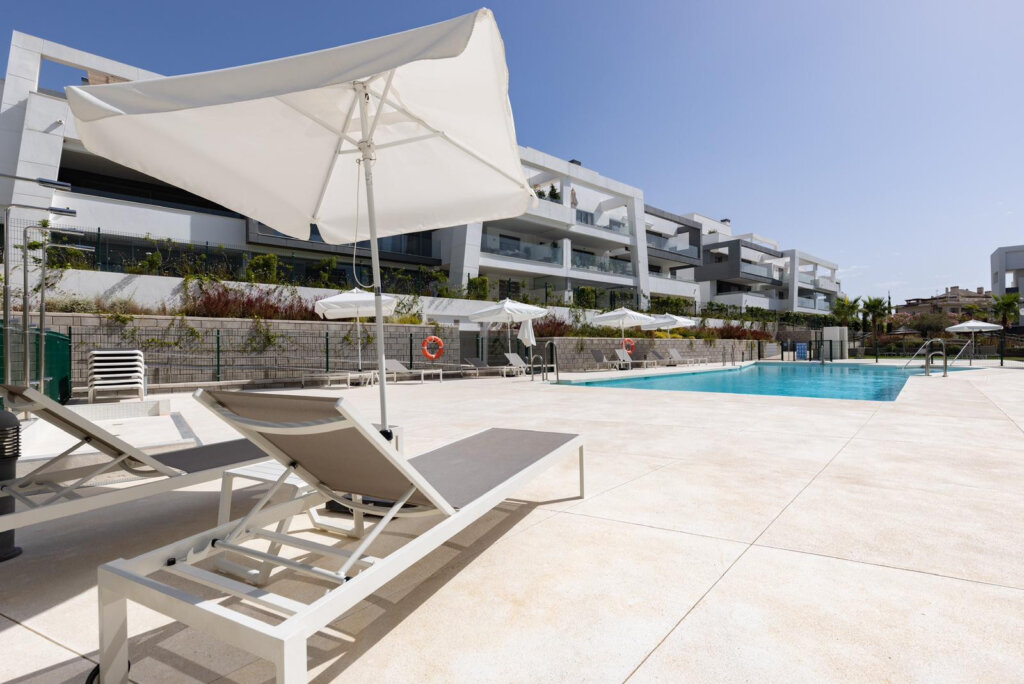 Furnished 2 Bedroom Apartment for Rent in Estepona