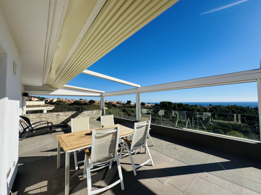 3 Bedroom Apartment for Rent in Balcones de Sierra Blanca, Milla de Oro, Marbella