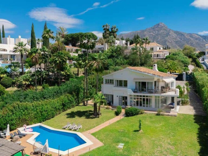 Furnished 4 Bedroom Private Villa for Rent in Los Naranjos Golf, Nueva Andalucía, Marbella