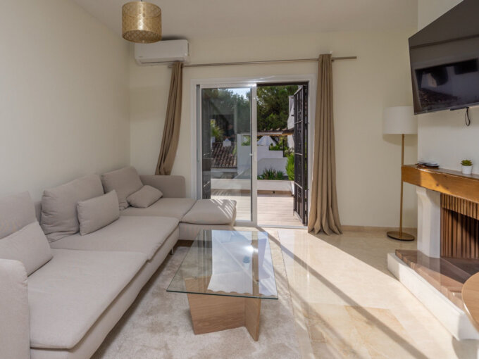 Furnished 2 Bedroom Apartment for Rent in Club Sierra, Milla de Oro, Marbella
