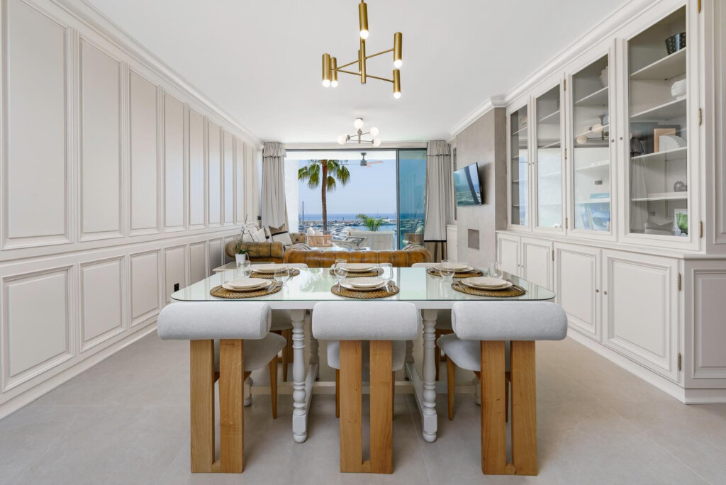 Furnished 2 Bedroom Apartment for Rent in Puerto Banús, Marbella