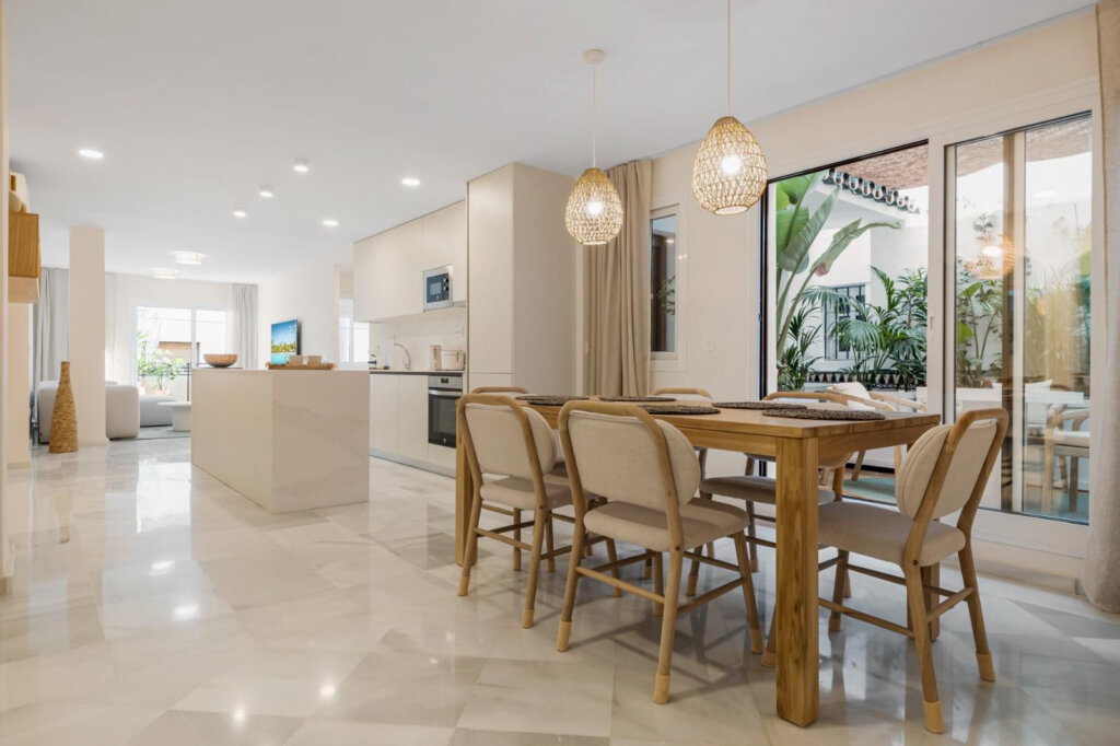 Furnished 3 Bedroom Apartment for Rent in La Alqueria, Estepona