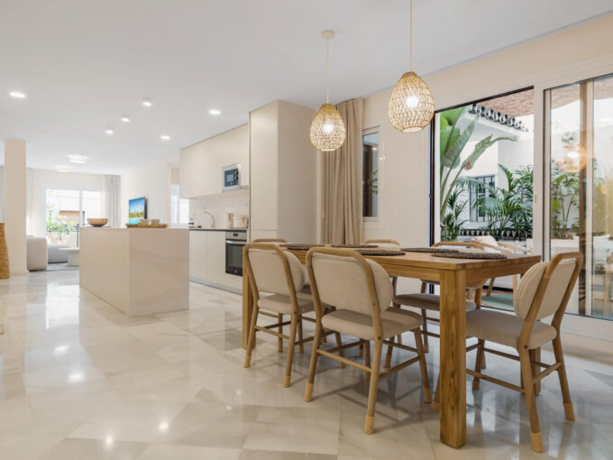 Furnished 3 Bedroom Apartment for Rent in La Alqueria, Estepona