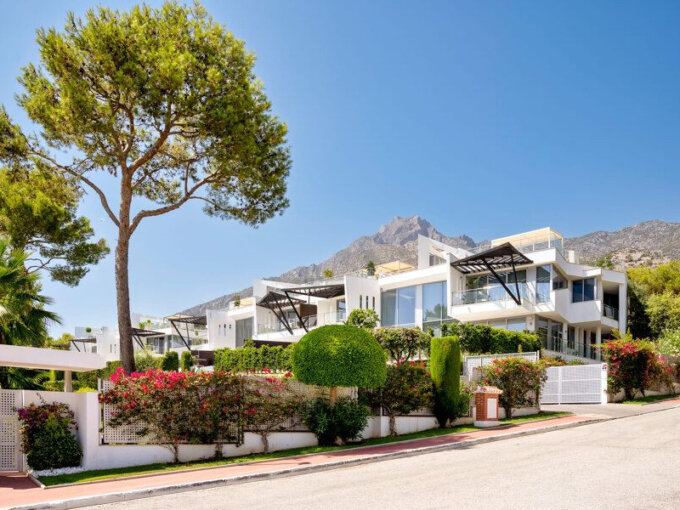 Furnished 3 Bedroom Private Villa for Rent in Meisho Hills, Sierra Blanca, Marbella