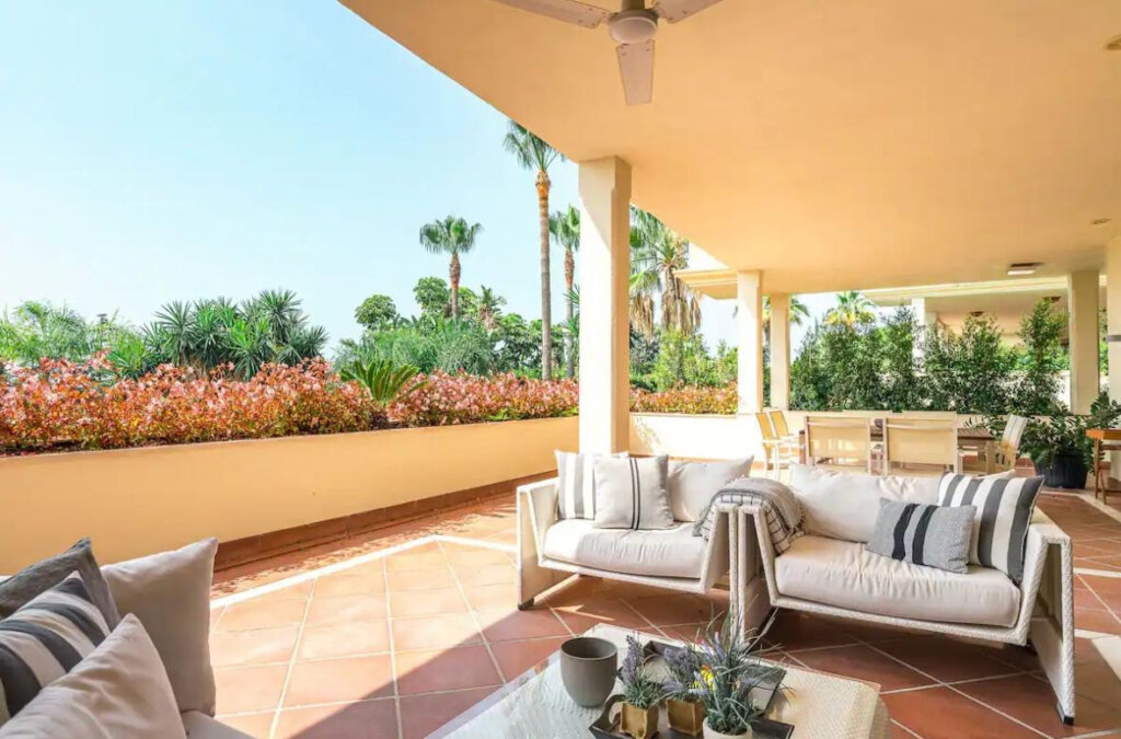 Furnished 3 Bedroom Apartment for Rent in El Mirador del Principe, Milla de Oro, Marbella