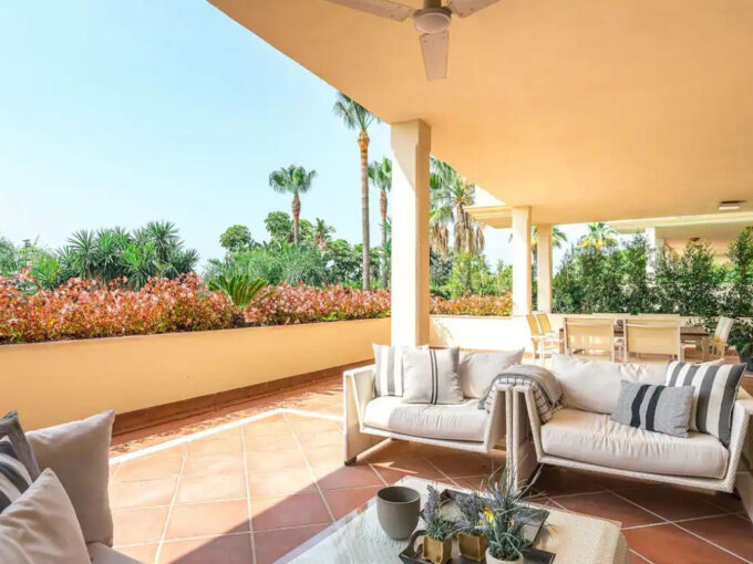Furnished 3 Bedroom Apartment for Rent in El Mirador del Principe, Milla de Oro, Marbella