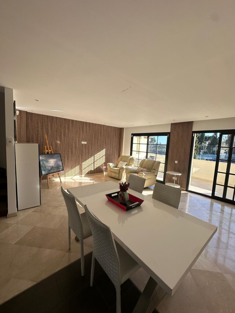 Furnished 2 Bedroom Apartment for Rent in Los Pinos de Aloha, Nueva Andalucía, Marbella